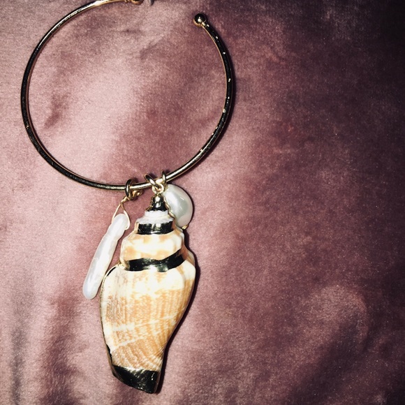 Custom Handmade Shell Necklace & Matching Earrings - Picture 9 of 16